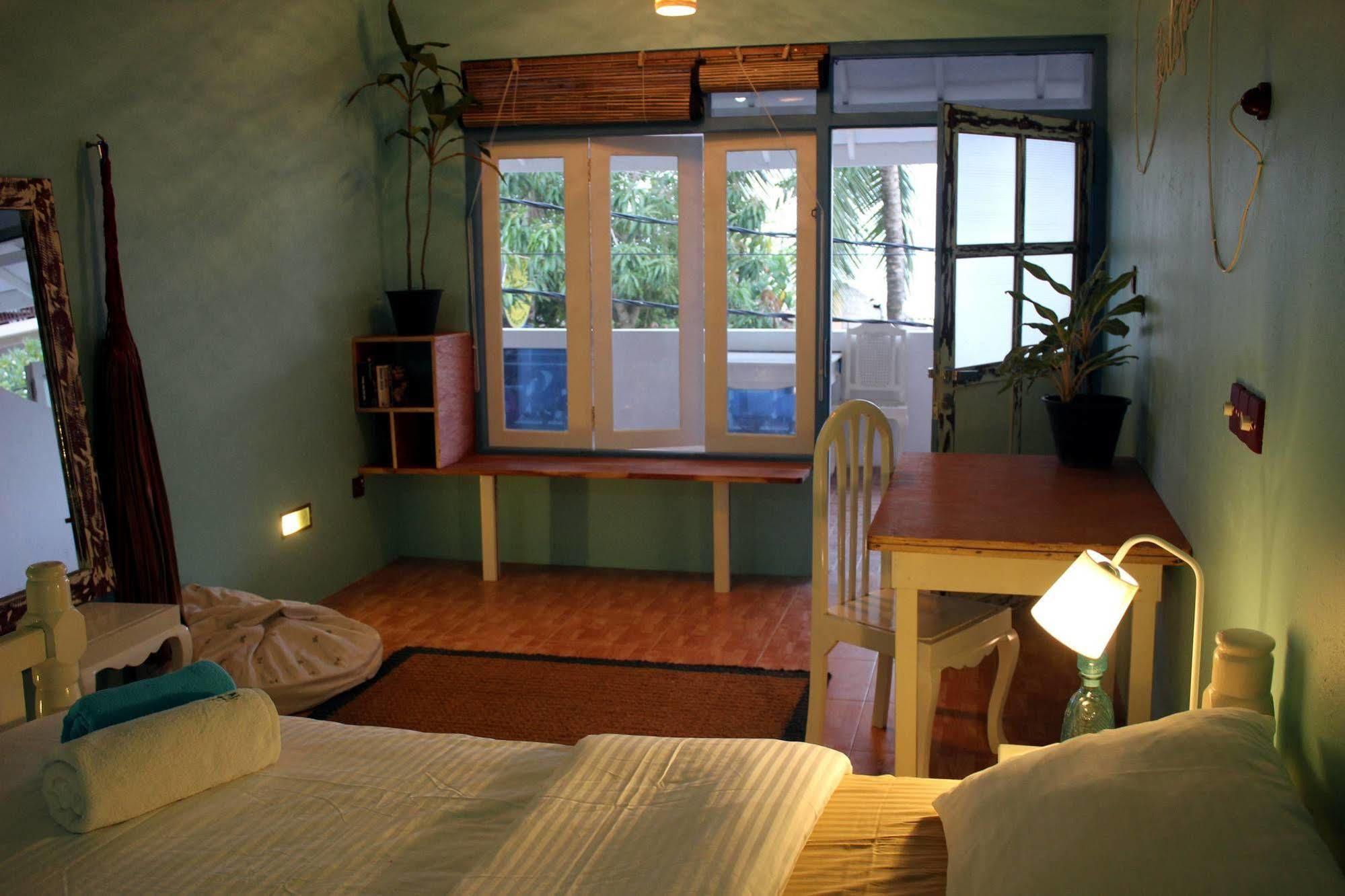 Bedspace Beach Унаватуна Екстер'єр фото